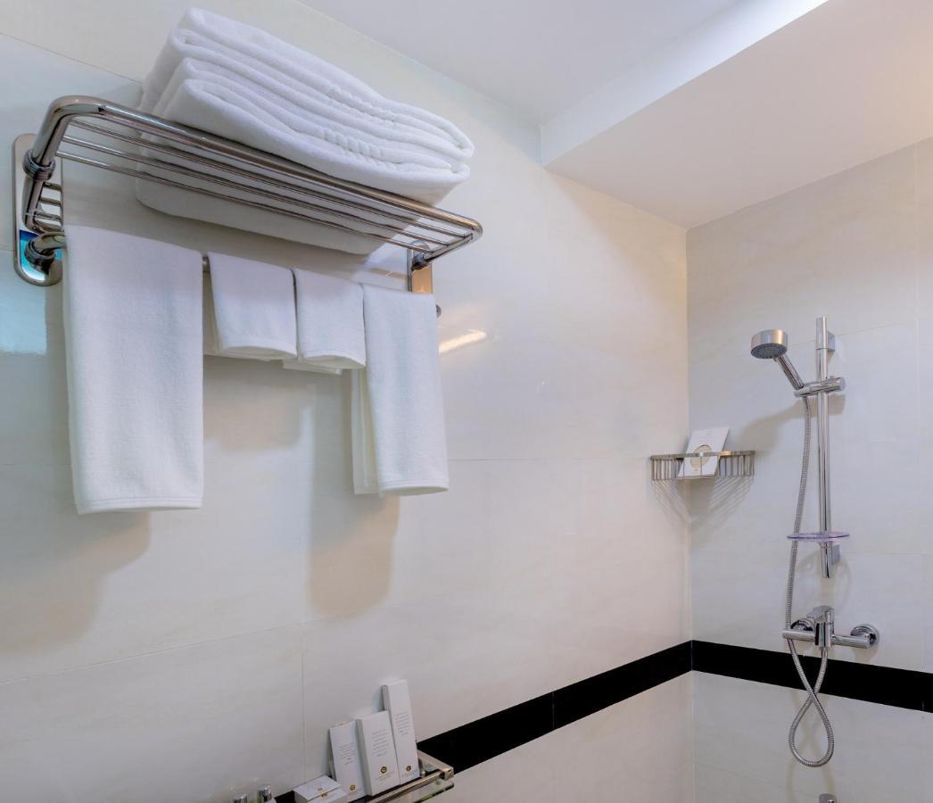 Beehive Hotel Male